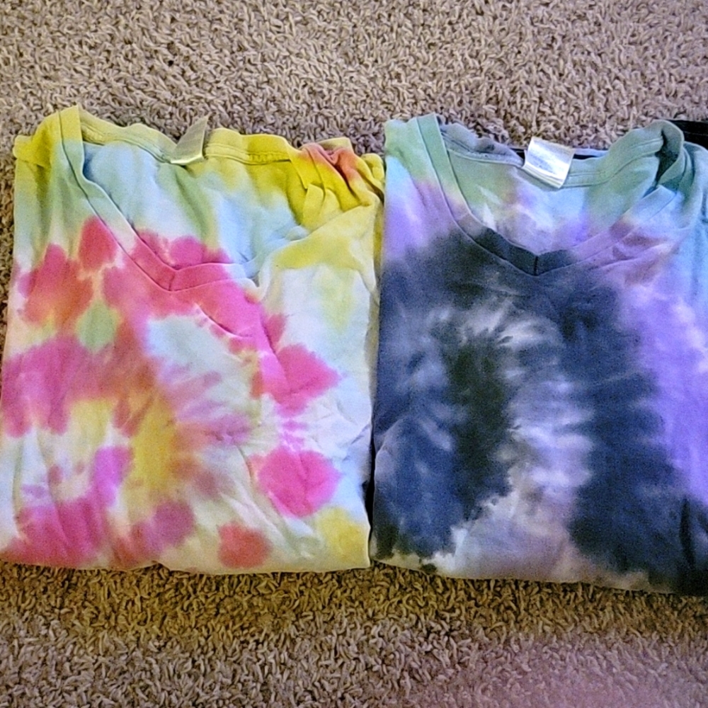 2 Tie Dye T-shirts unisex sz L